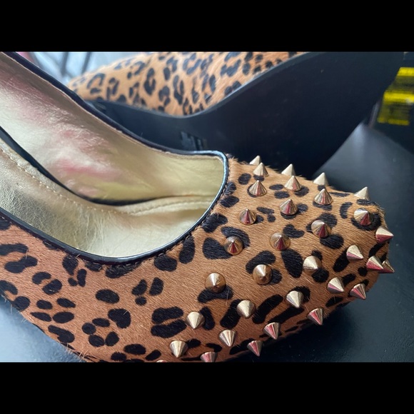 Leopard print 4 “ platform spike front stilettos. - Picture 2 of 6